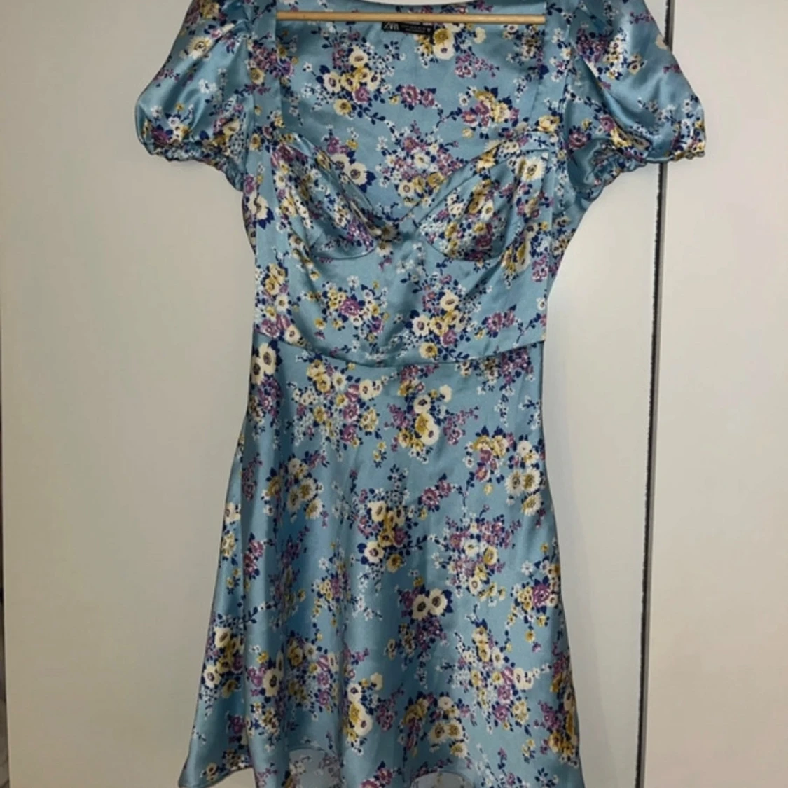 Blommig blå kortklänning från Zara - 2