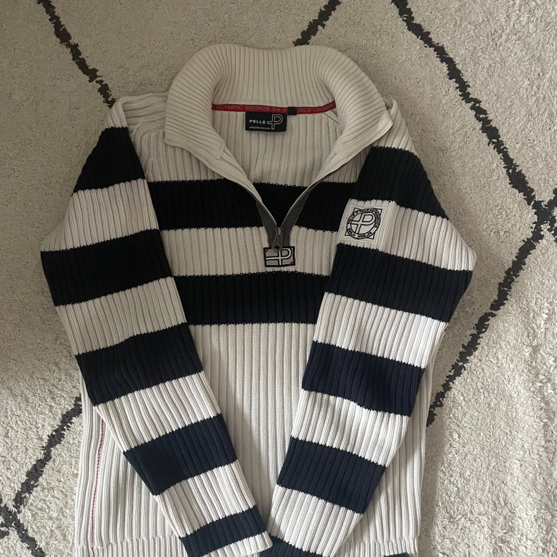 Randig stickad tröja från Pelle P