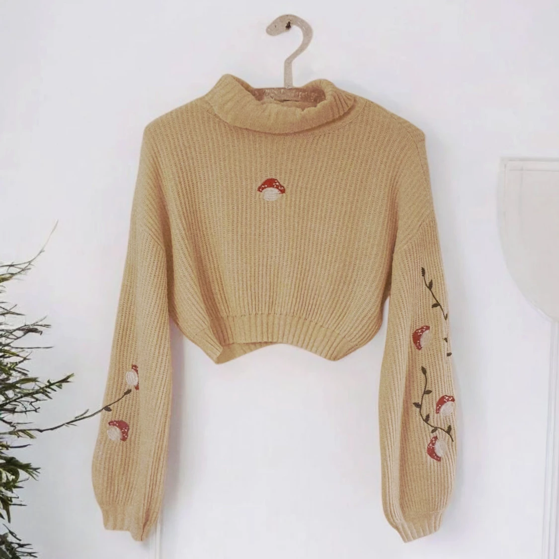 Beige croppad stickad polotröja