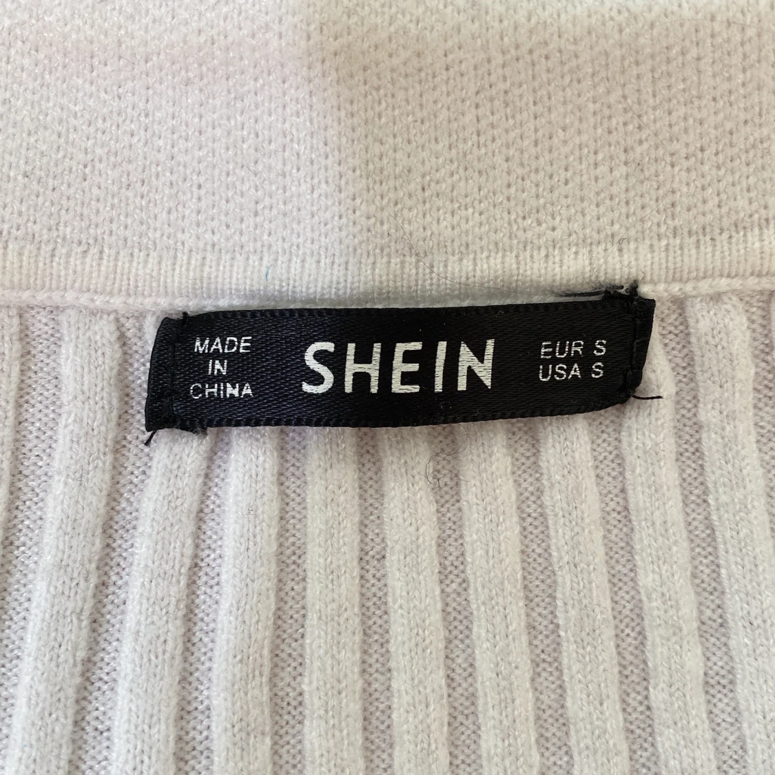 Vit croppad polotopp från SHEIN - 3