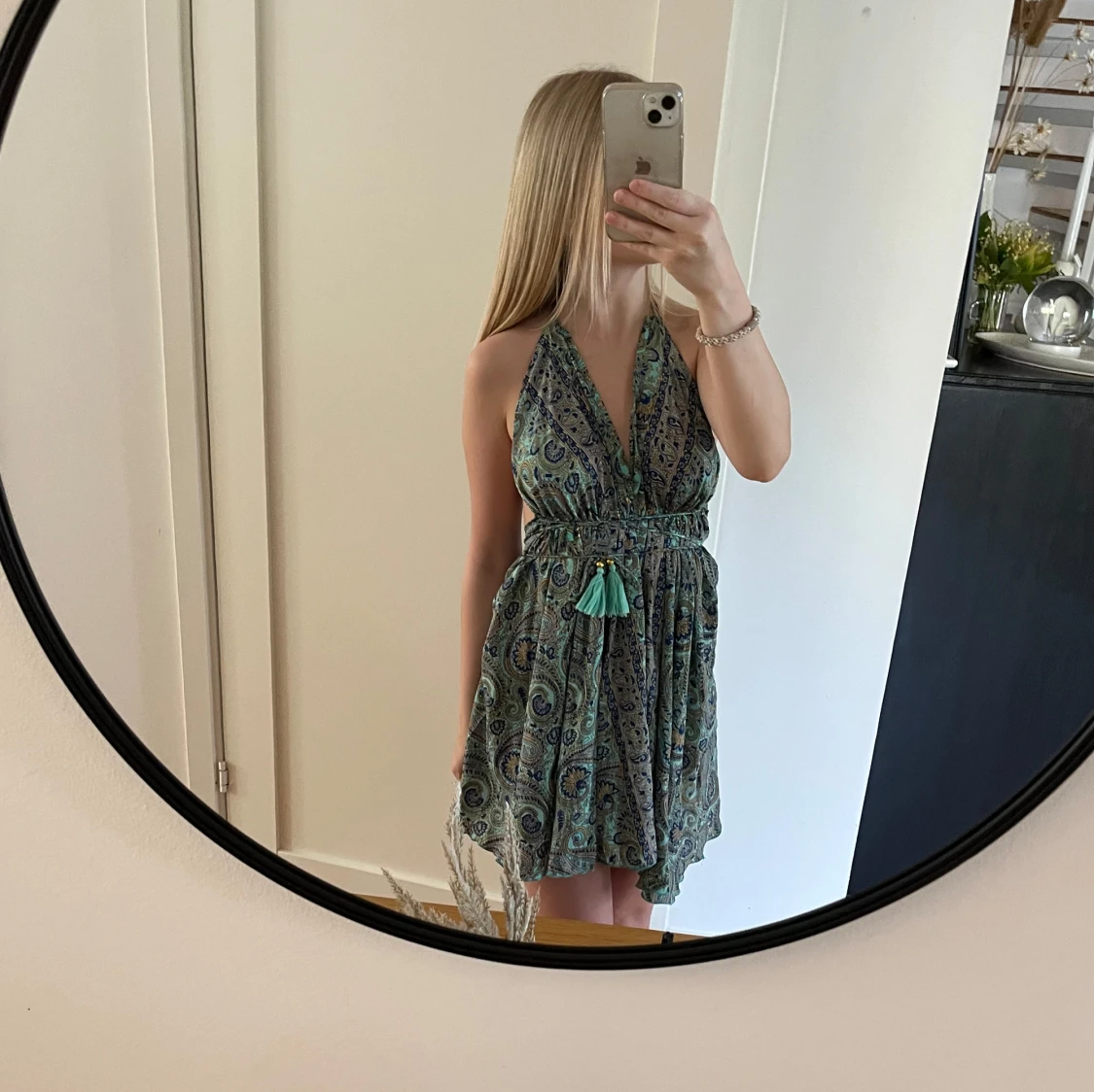 Blågrön paisleyklänning med knyt - 1