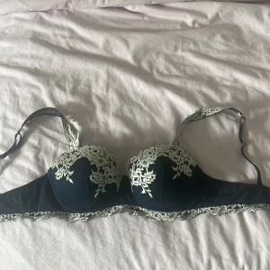 Intimissimi bh - Bh från Intimissimi i bra skick, enda ”felet” är att den är lite nopprig