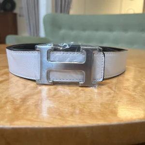 H3rmes bälte reversible  - Oanvänt, pris kan diskuteras vid snabb affär. 105.