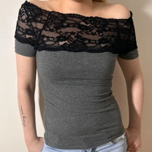 Off shoulder spetstopp h&m - Spetstopp från h&m i storlek xs. Köp sker via köp nu, jag postar inom 24h. Kvar tills markerad såld