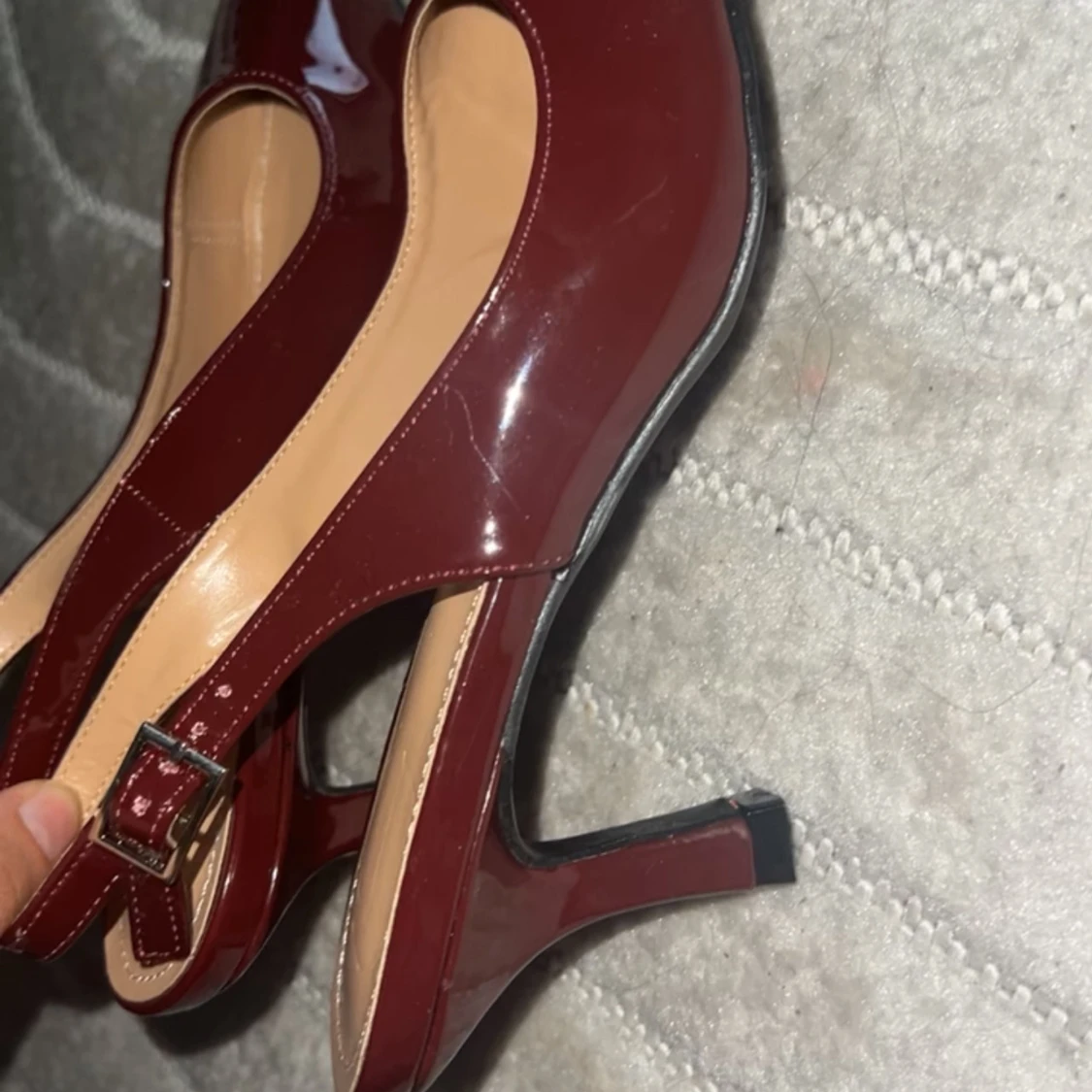 Helt nya Vinröda pumps, (kommer med matchande väska) - 2