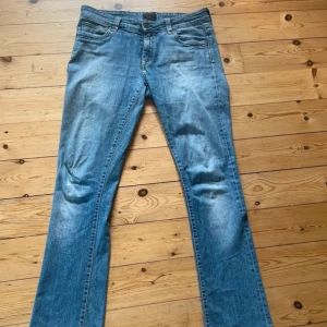 Blå Crocker jeans CR-334  - Säljer ett par klassiska blå jeans från Crocker, modell CR-334. 