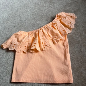 Topp zara - Endast använd en gång, storlek 164 passar xs/s, priset går att diskuteras 🥰