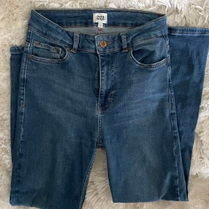 Blå jeans från Twist & Tango - Klassiska blå jeans från Twist & Tango i modellen Jojo ✨Tyvärr används dom för sällan pga av att dom är lite för små för mig
