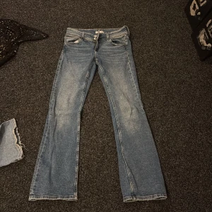 Bootcut jeans  - Säljer dessa snygga bootcut jeans från gina young, använda fåtal gånger 