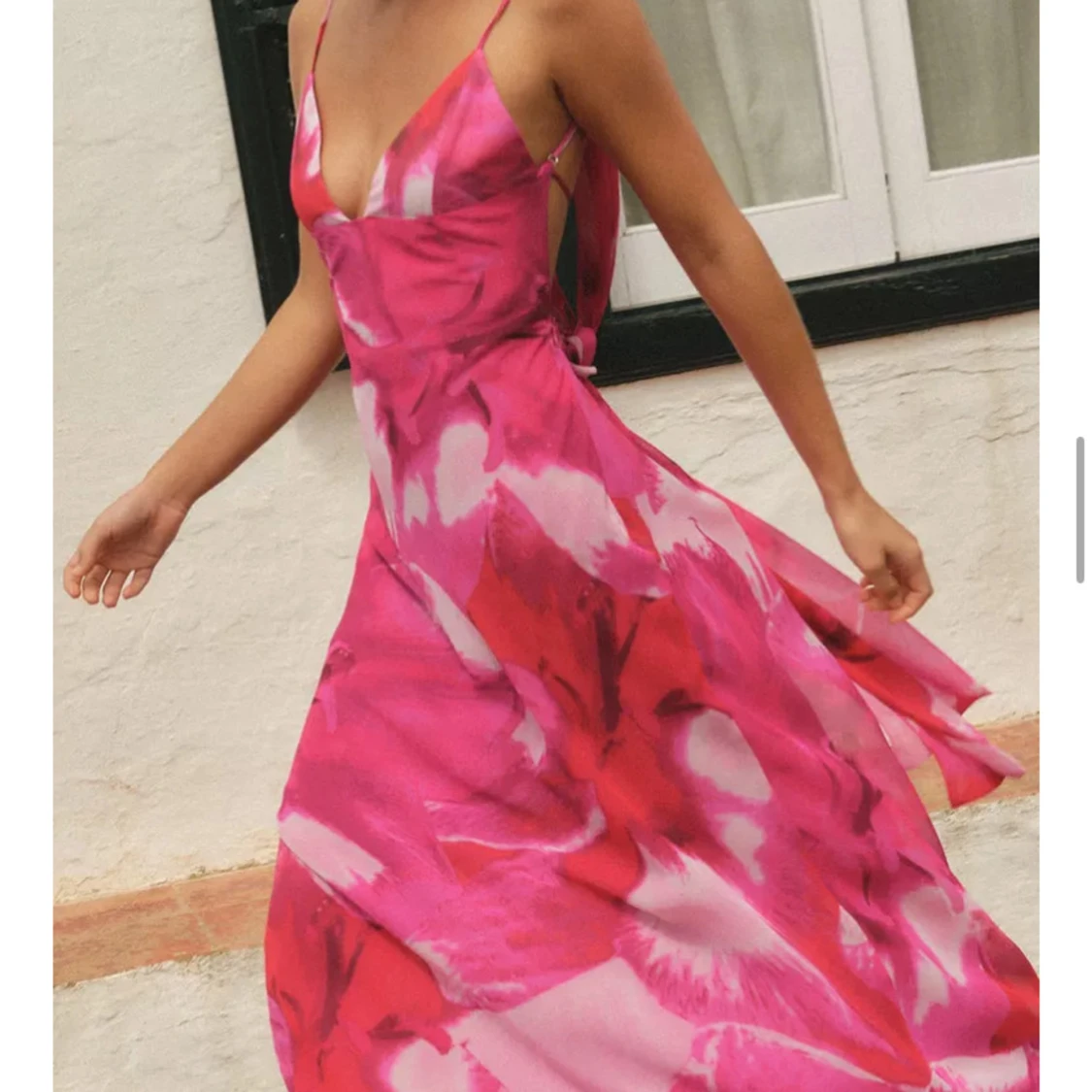 Rosa långklänning med blommigt mönster - 1