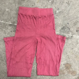 Rosa byxor - Ett par supergulliga, rosa & supersköna byxor. Dessa är från Cubus i strl 140. 