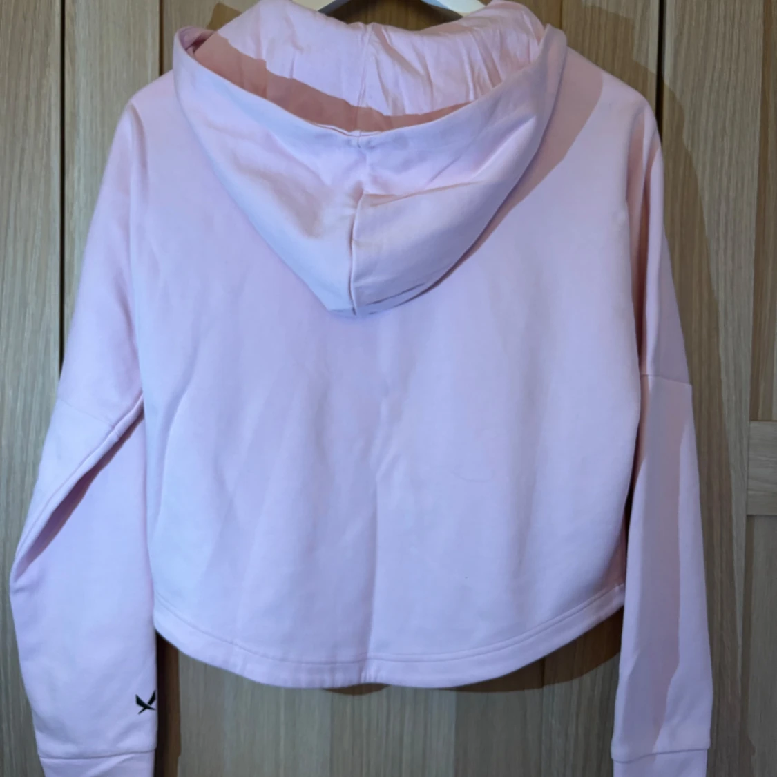 Ljusrosa hoodie från SOC med half zip - 1