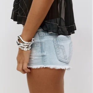 lågmidage jeansshorts från gina - Helt nya med prislappen kvar. Jättesnygga till sommaren💗🙌🏼
