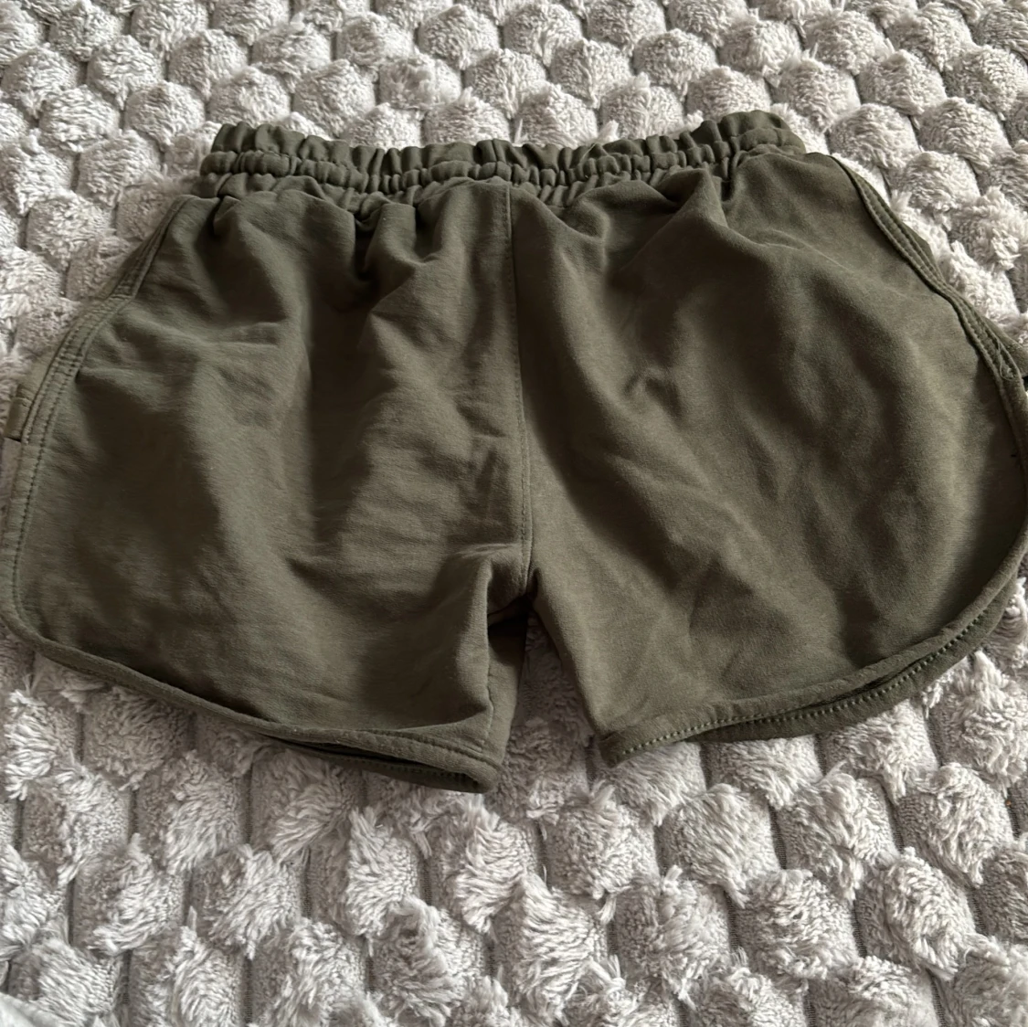 Olivgröna shorts Calvin Klein  - 1