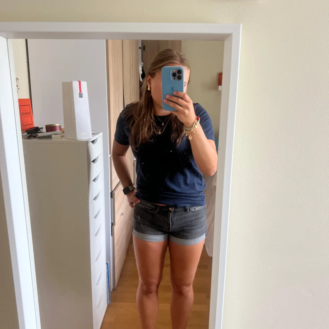 Mörkgrå jeansshorts - 1