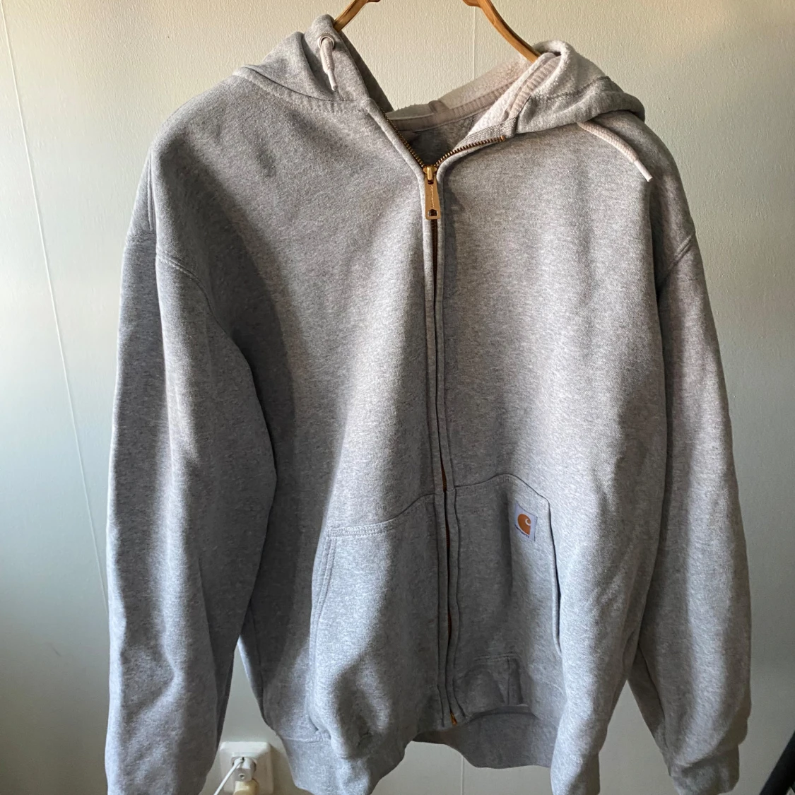 Grå Carhartt hoodie med dragkedja