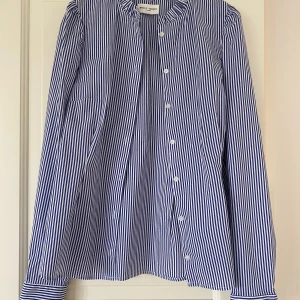 Blåvit randig skjorta Holly & Whyte - Snygg blåvit randig skjorta/blus från Holly & Whyte by Lindex i storlek 36. Den har långa ärmar, klassisk krage och knäppning framtill. Tillverkad i mjuk bomull.