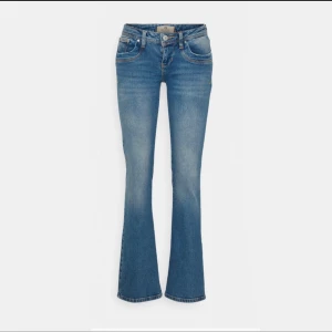 Lågmidjade bootcut jeans - Från LTB Köpta på Zalando Använda få gånger Inga defekter Nypris 799kr Storlek 24x32