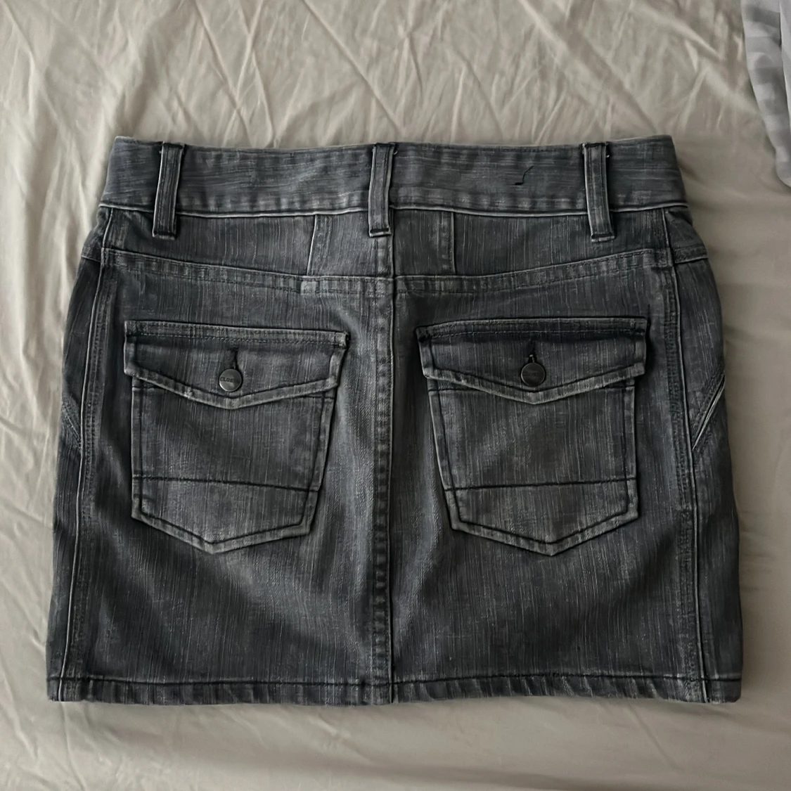 Grå jeanskjol från Closed - 1