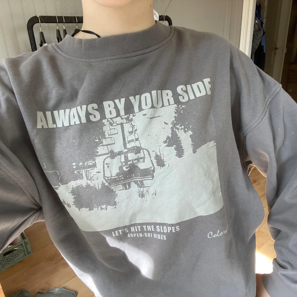 Grå sweatshirt med tryck från H&M Divided - 1