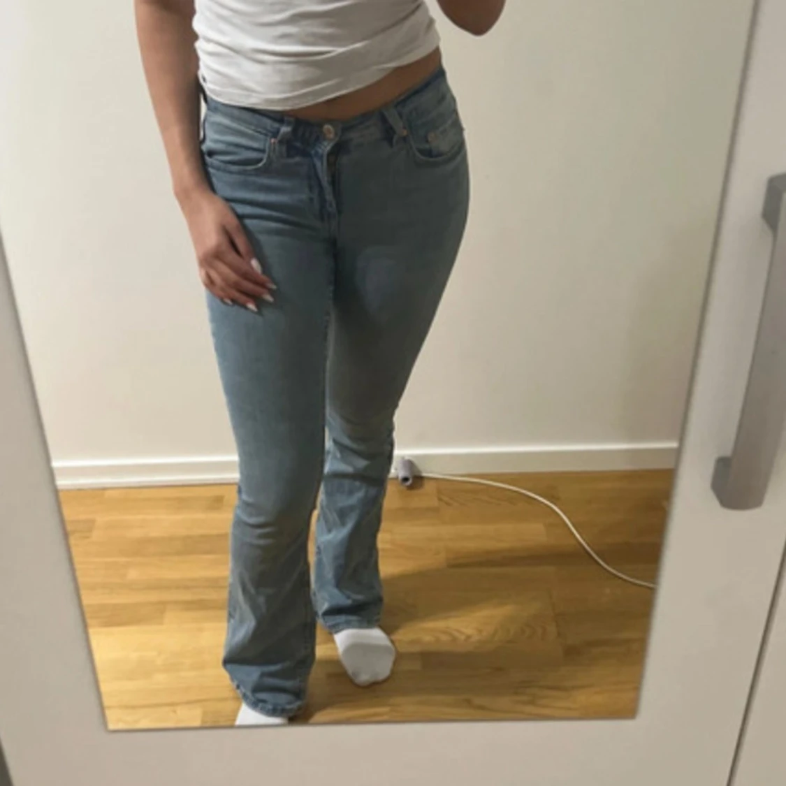 Utsvängda jeans - 1
