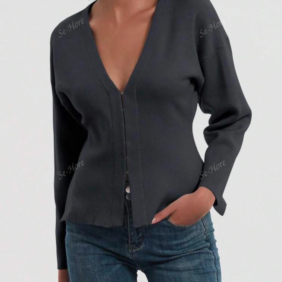 Svart v-ringad kofta med knappar