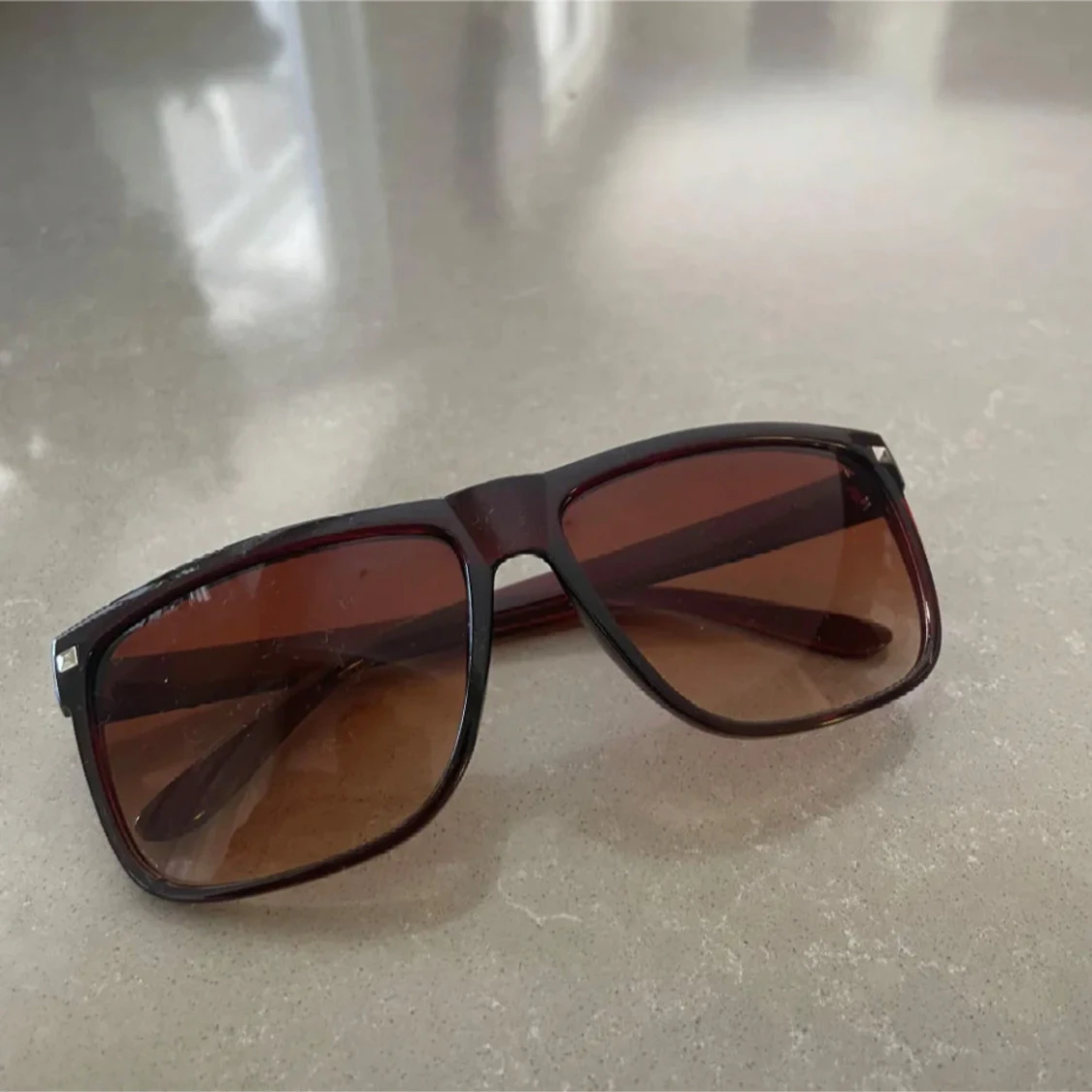 Bruna fyrkantiga solglasögon - 2