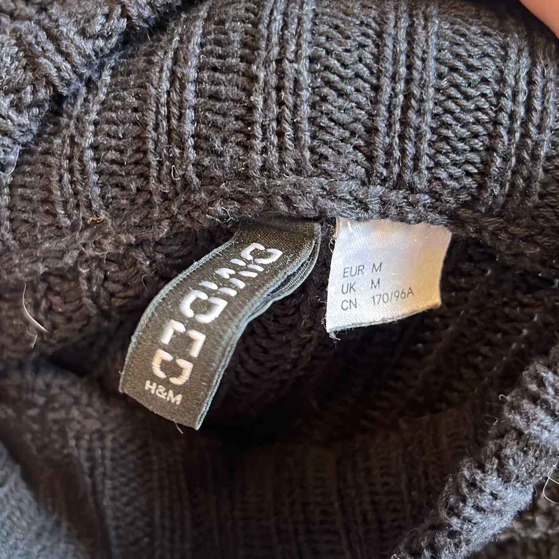 Svart stickad croppad tröja från Divided H&M - 2