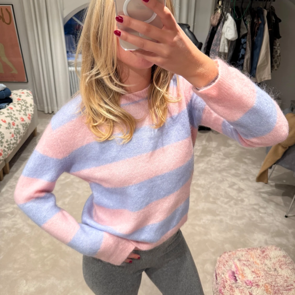 Pastellrandig stickad tröja från Stella Nova