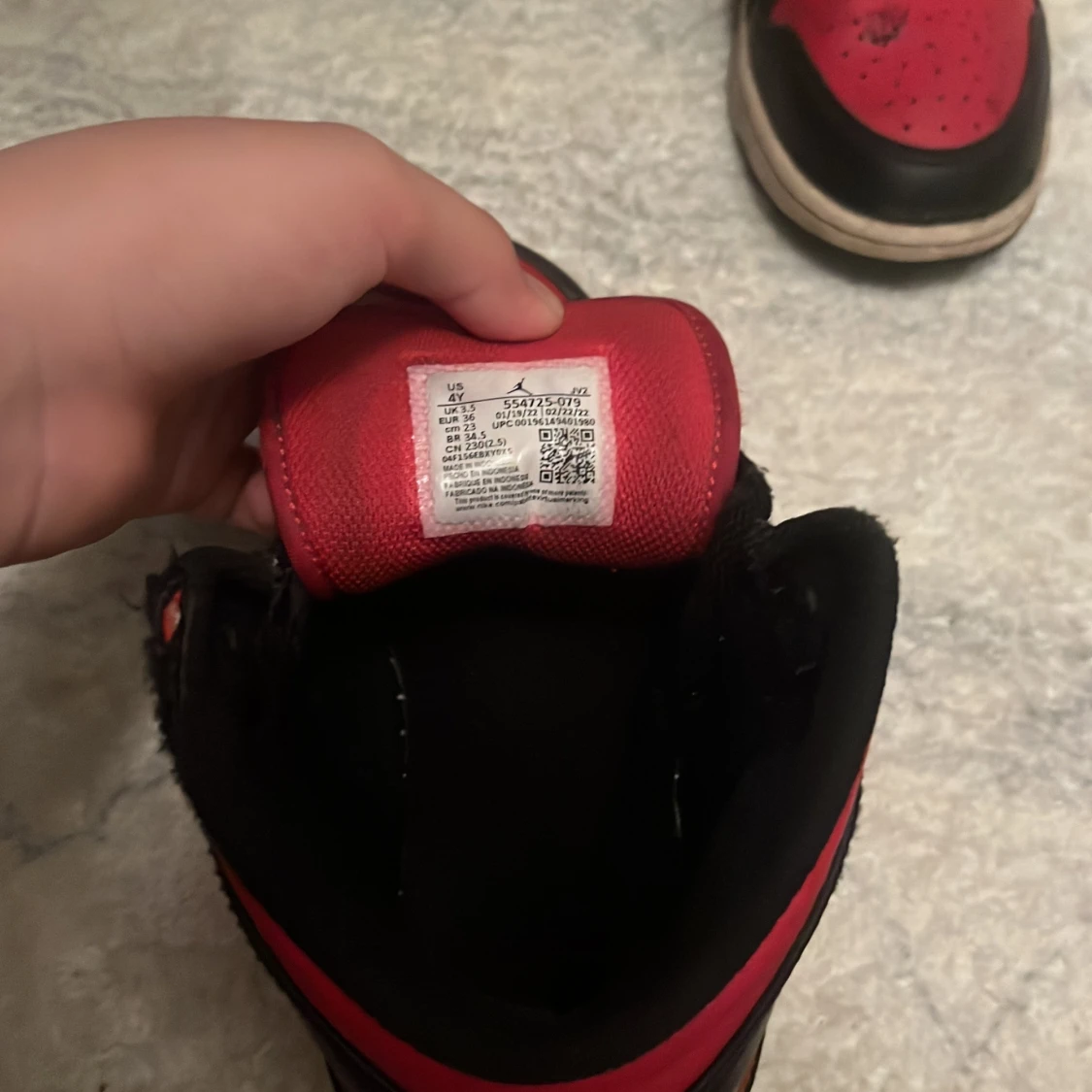 Nike Air Jordans svart/röd/vit - 2