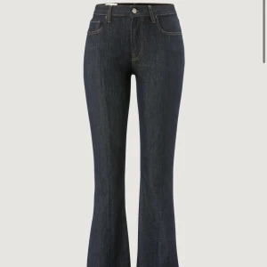 Avora jeans - Bianca Denim. Längd: Regular. Chest: 84cm. Waist: 68cm. Hip: 92cm. Helt nya. Nytt pris 1600kr