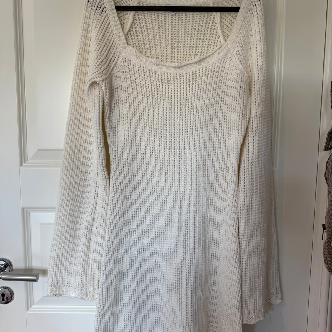 Vit stickad tröja från Bubbleroom