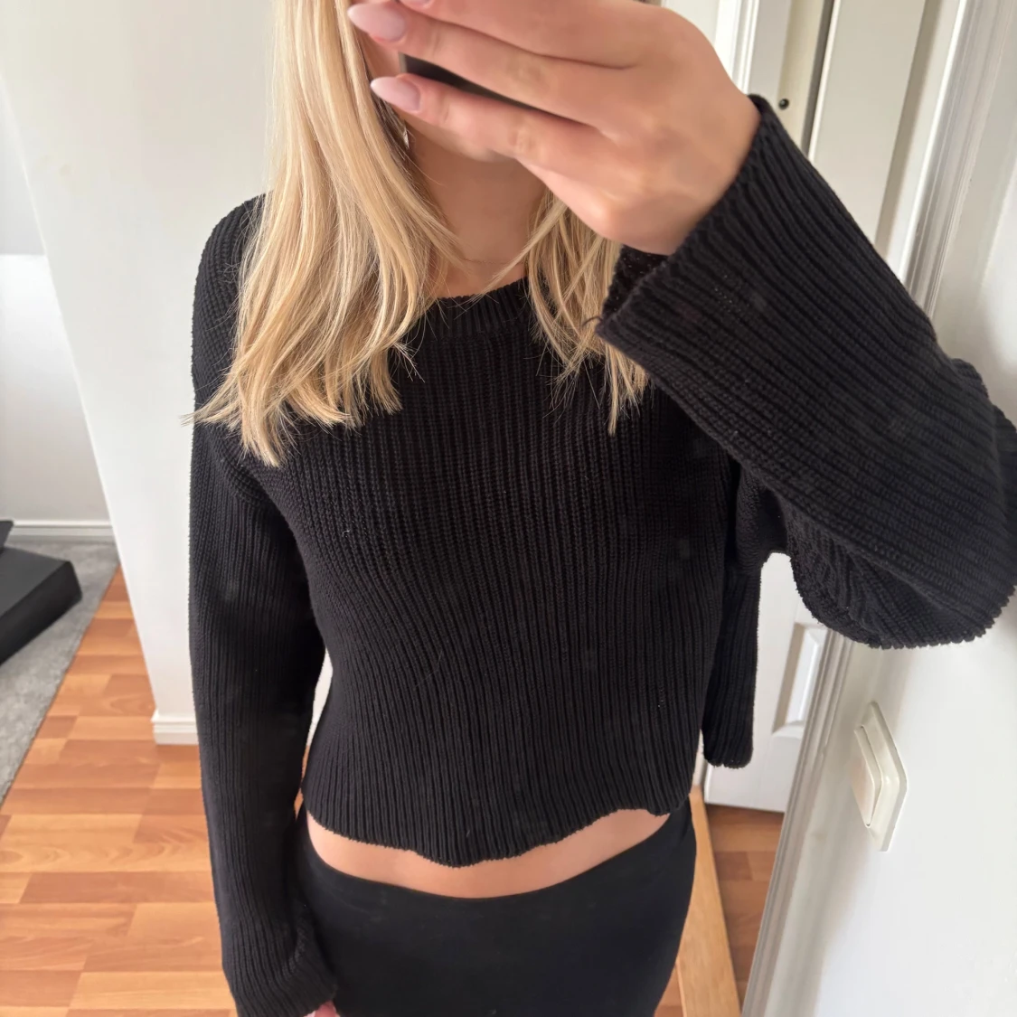 Svart croppad stickad tröja - 2