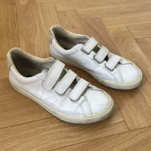 Veja sneakers - Så snygga och unika, perfekt till sommaren🌸🩷säljer pga försmå🙁