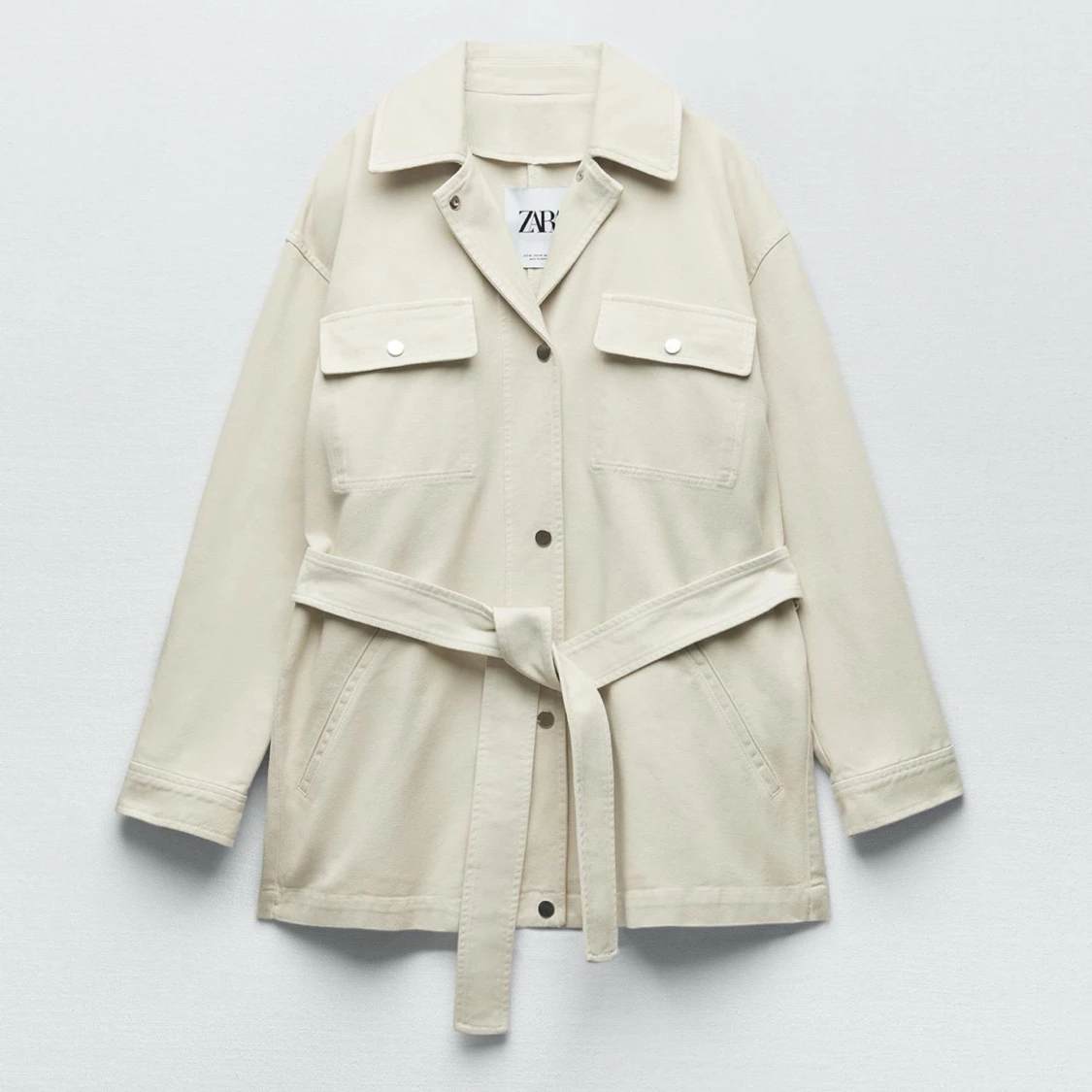 Beige overshirt med bälte från Zara