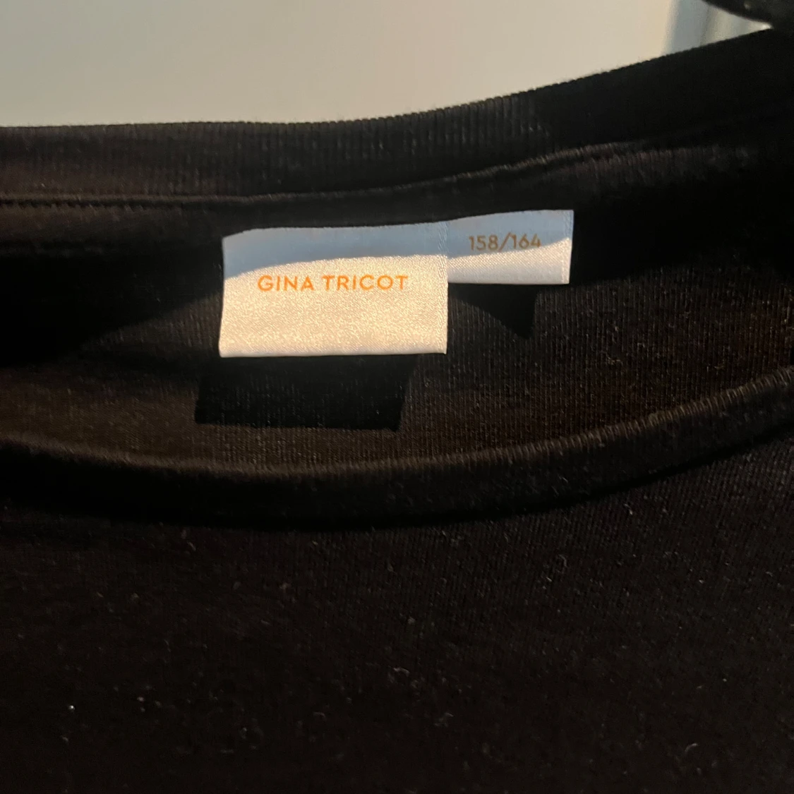 Svart croppad långärmad topp  - 2