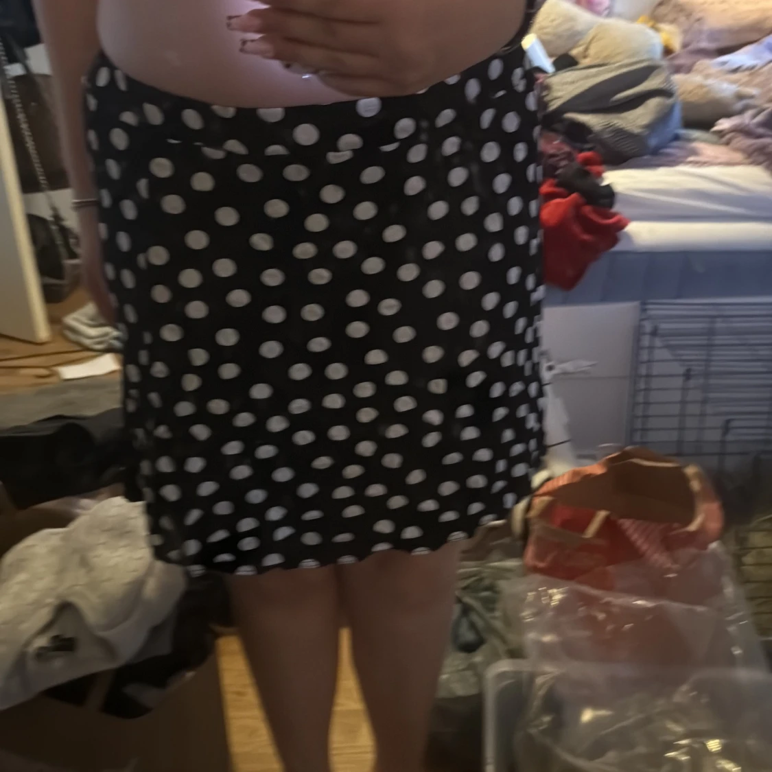 Svart prickig kjol från Black Story