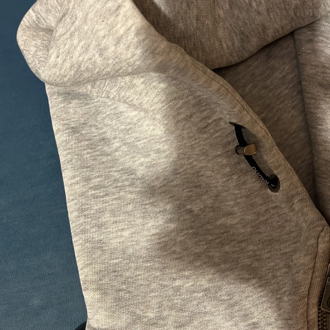 Ljusgrå hoodie från sil racing - 1