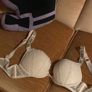 Victorias secret push up bh - Storlek 34A/A75🎀