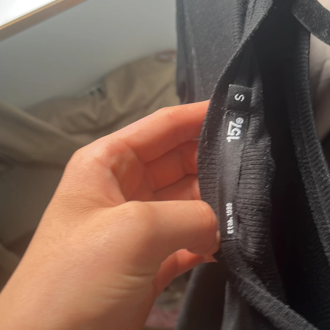 Svart ribbad t-shirt från 157 - 2