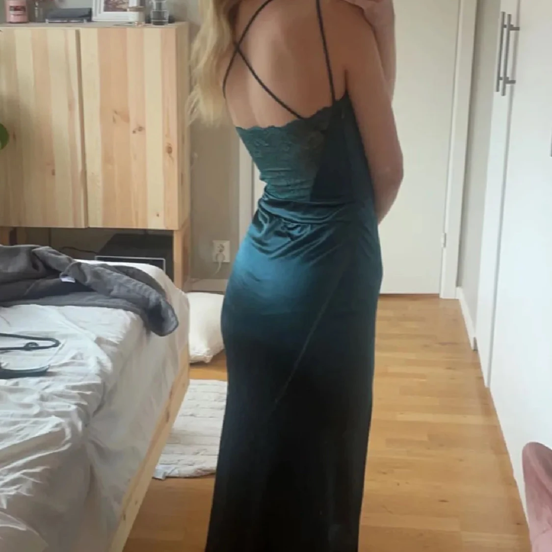 Mörkgrön balklänning med slits - 1