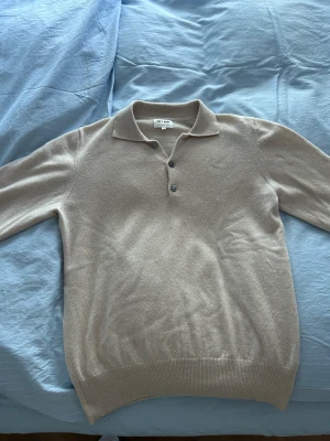 Soft Goat tröja - Säljer nu denna Soft Goat cardigan som är i bra skick! Tyvärr för liten för mig nu, stl M!