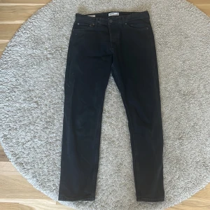 Svarta jeans Loose Chris - Säljer ett par svarta jeans i modellen Loose Chris. 