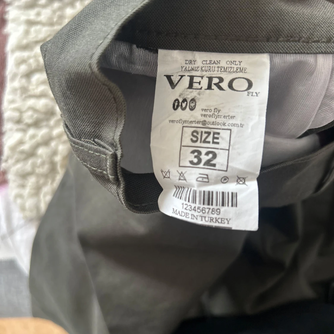 Mörkgröna chinos från Vero Fly - 2