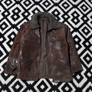 Läder jacka - Vintage äkta pilot läder jacka med snygga detaljer.