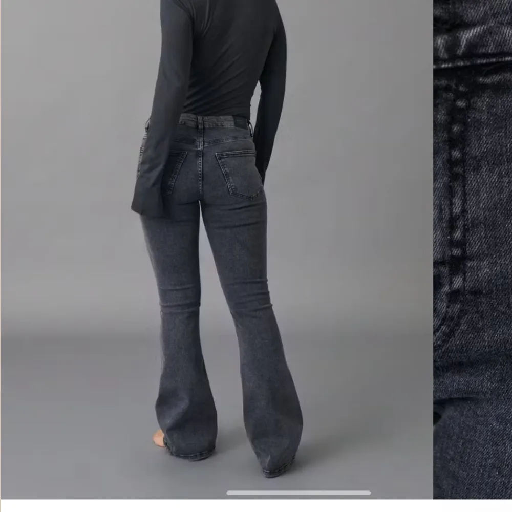 Snygga grå lågmidjade jeans med bootcut-passform. Low waist bootcut modellen från Gina i storlek 36, sparsamt använda! 🥰Nypris 499, mitt pris 300 men går att diskutera!. Farkut & Housut.