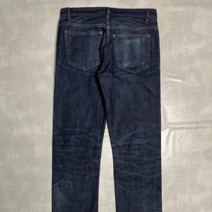 APC selvedge raw denim - Ett par råa selvedge jeans från APC. Tillverkade i japan och inga defekter. Storlek 29/32