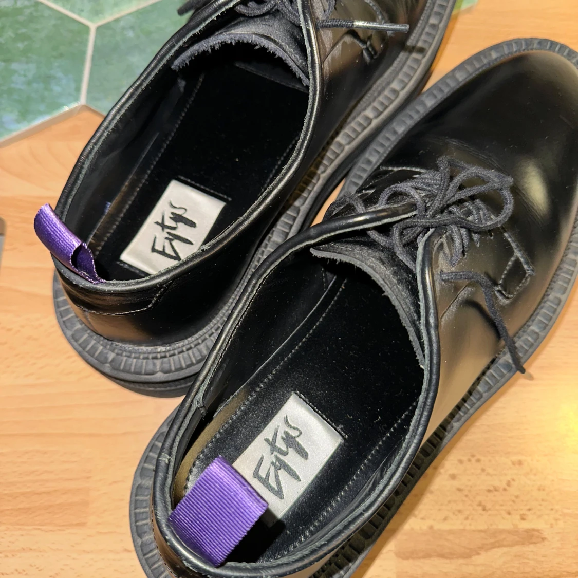 Svarta skinnloafers från Eytys - 1