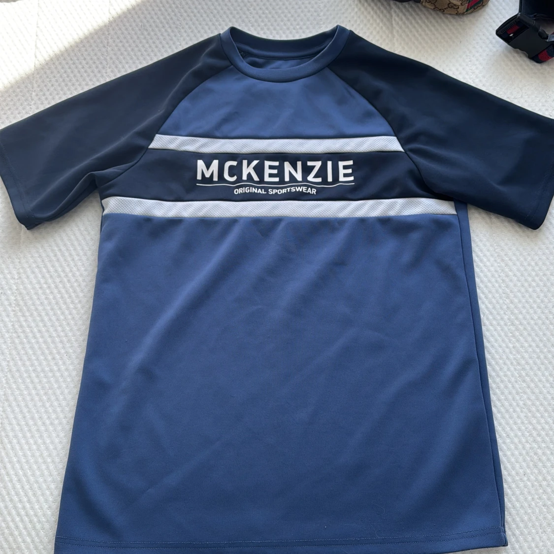 Blå t-shirt från McKenzie