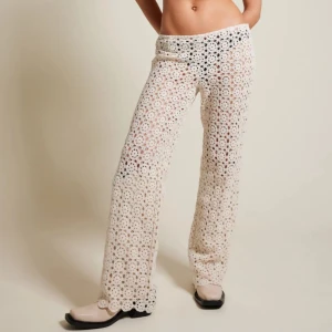 Lågmidjade spetsbyxor - Superfina lågmidjade spetsbyxor perfekta till sommaren!! Aldrig kommit till användning pga för små men borttagen prislapp. Säljs inte längre i butik💗💗